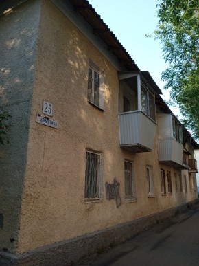 пер. Замятина,25 в Нижней Туре - nizhnyaya-tura.yutvil.ru - фото 1